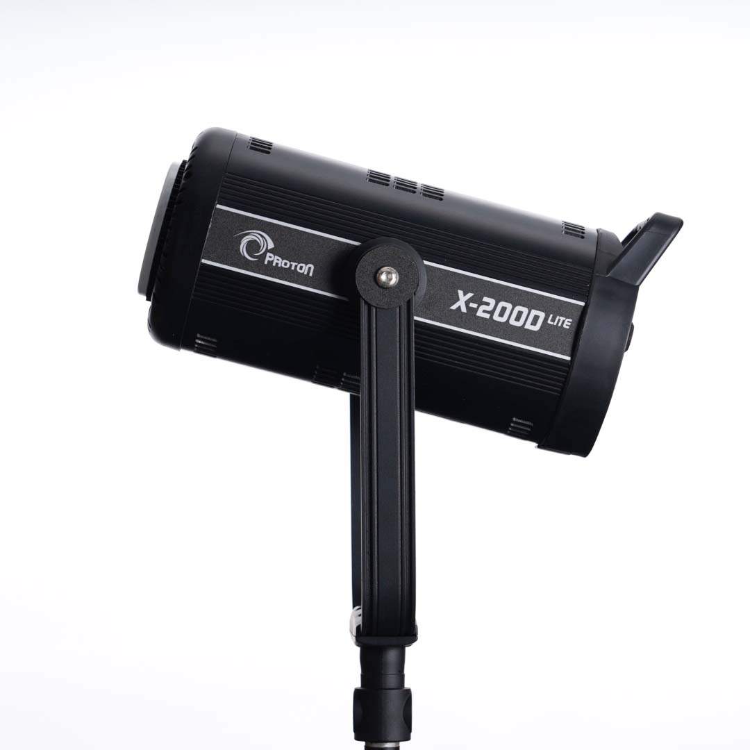 Đèn led Proton Xlux X-200Bi 2800K-6500K